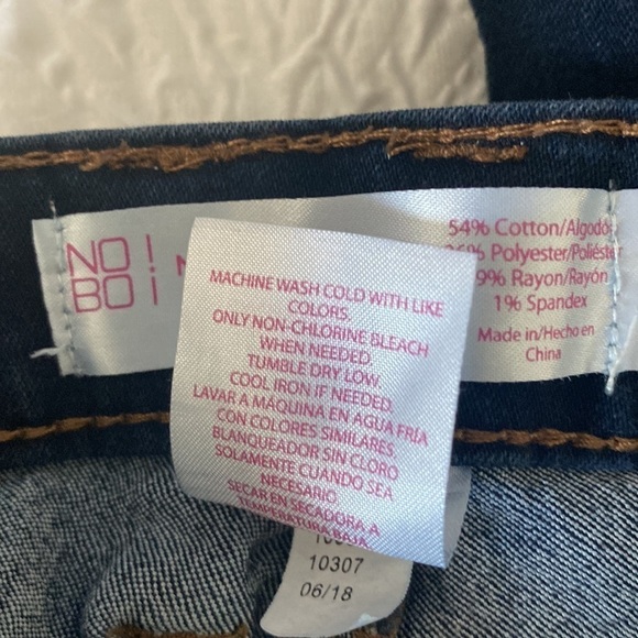 NO Boundaries Low-Rise Destructed Skinny Jeans - Picture 7 of 7